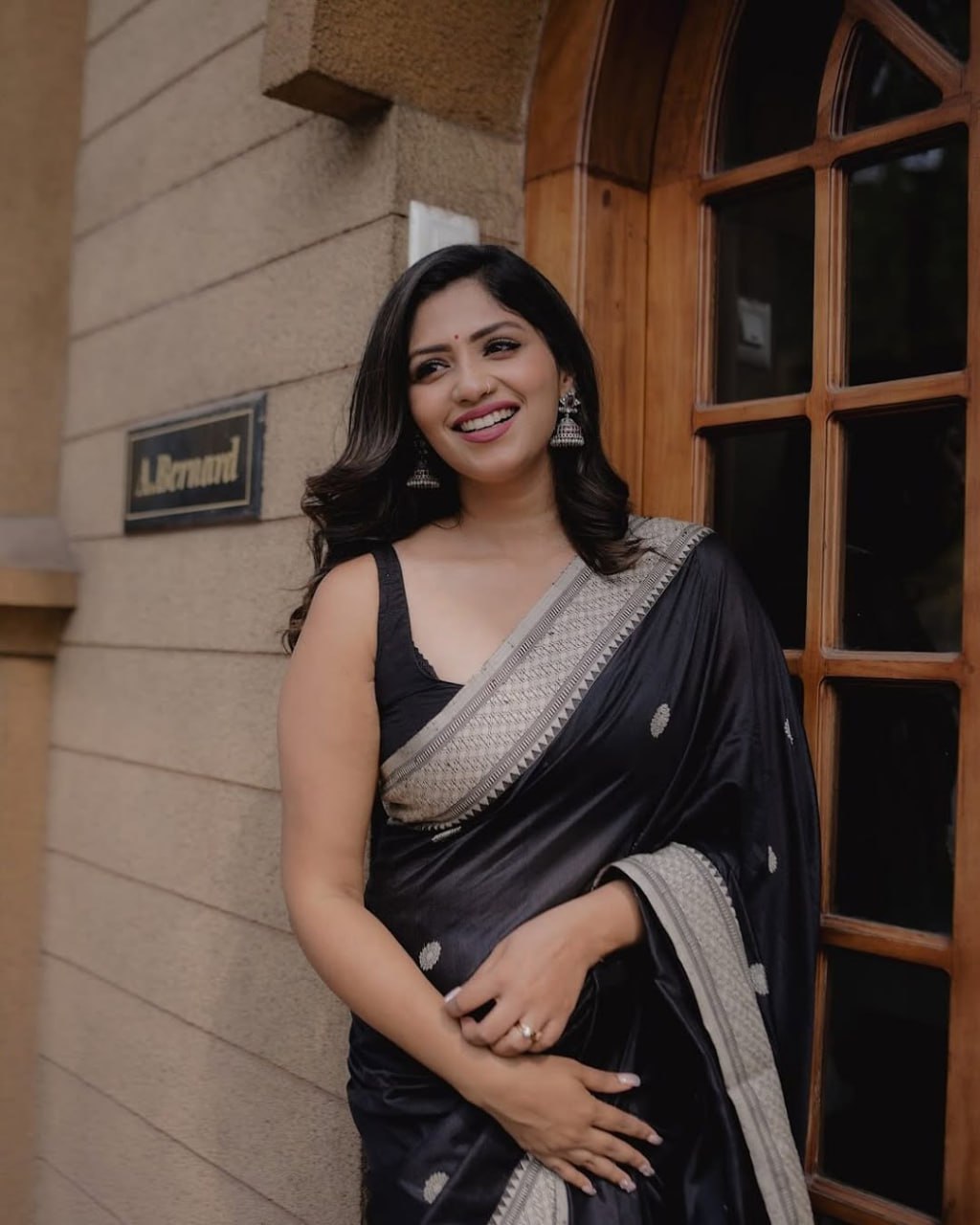 Blooming Black Soft Silk Saree With Impressive Blouse Piece