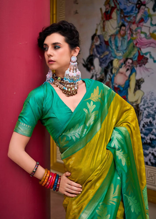 Majesty Dark Green Soft Silk Saree With Piquant Blouse Piece