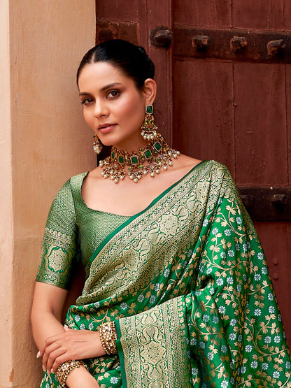 Imbrication Dark Green Soft Silk Saree With Desirable Blouse Piece