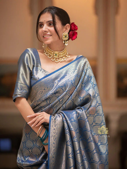 Splendorous Rama Kanjivaram Silk Saree With Felicitous Blouse Piece