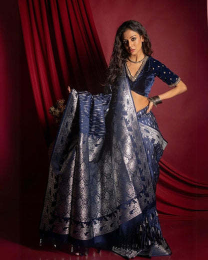 Blissful Navy Blue Kanjivaram Silk Saree With Chatoyant Blouse Piece