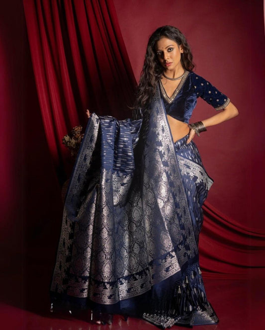 Blissful Navy Blue Kanjivaram Silk Saree With Chatoyant Blouse Piece