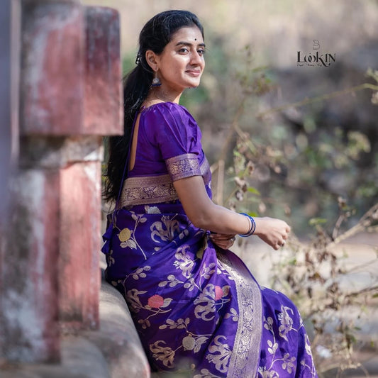 Inspiring Blue Soft Silk Saree With Entrancing Blouse Piece