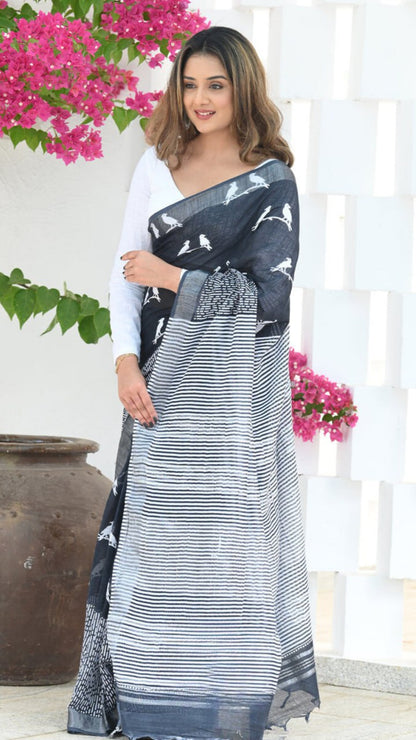 Sensational Black Soft Silk Saree With Gratifying Blouse Piece