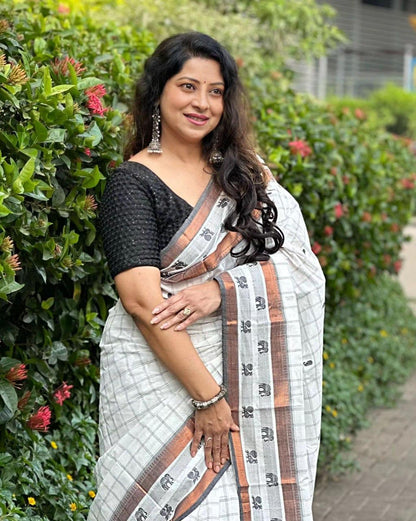 Delectable White Soft Silk Saree With Palimpsest Blouse Piece