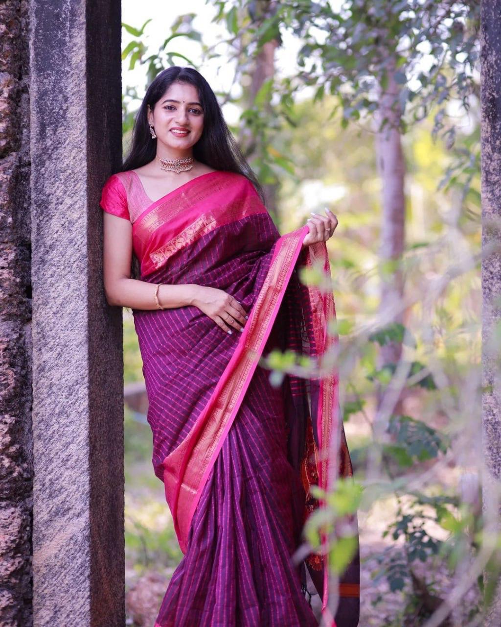 Resplendent Purple Soft Banarasi Silk Saree With Felicitous Blouse Piece