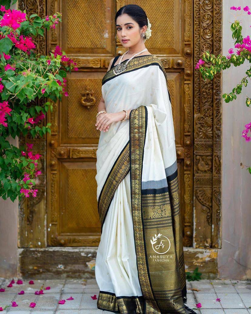 Moiety Off White Soft Banarasi Silk Saree With Panoply Blouse Piece