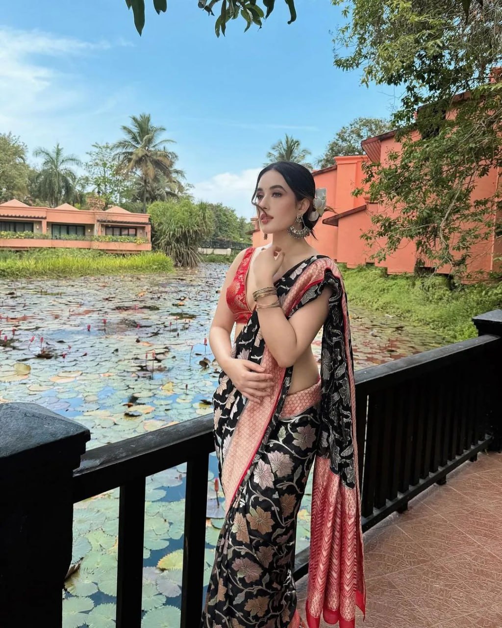 Exceptional Black Kanjivaram Silk With Redolent Blouse Piece