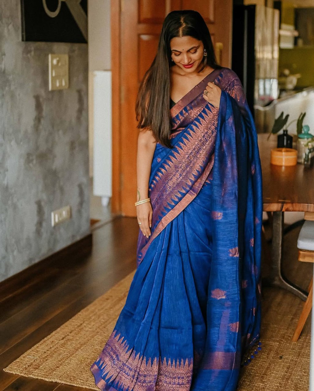 Inspiring Blue Soft Silk Saree With Entrancing Blouse Piece