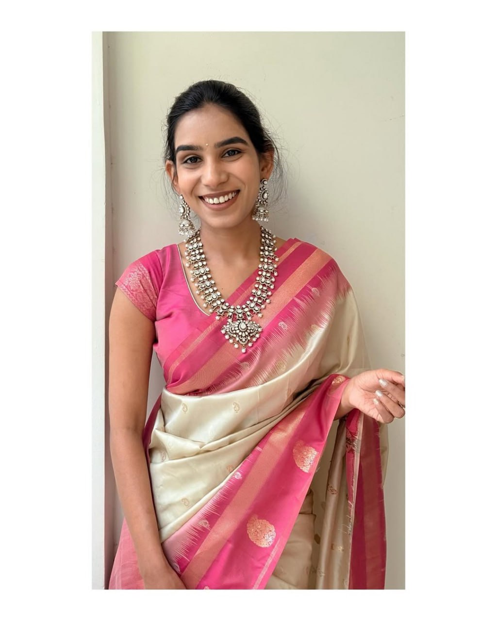 Stylish Pink Soft Silk Saree With Unique Pink Blouse Piece
