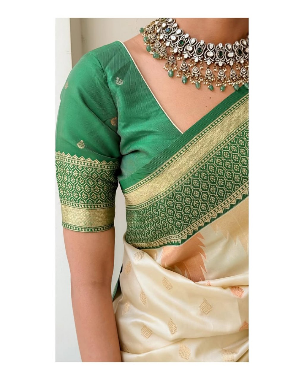 Surpassing Dark Green Soft Silk Saree With Dazzling Blouse Piece