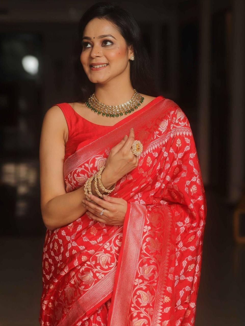 Imaginative Red Cotton Silk Saree With Aplomb Blouse Piece