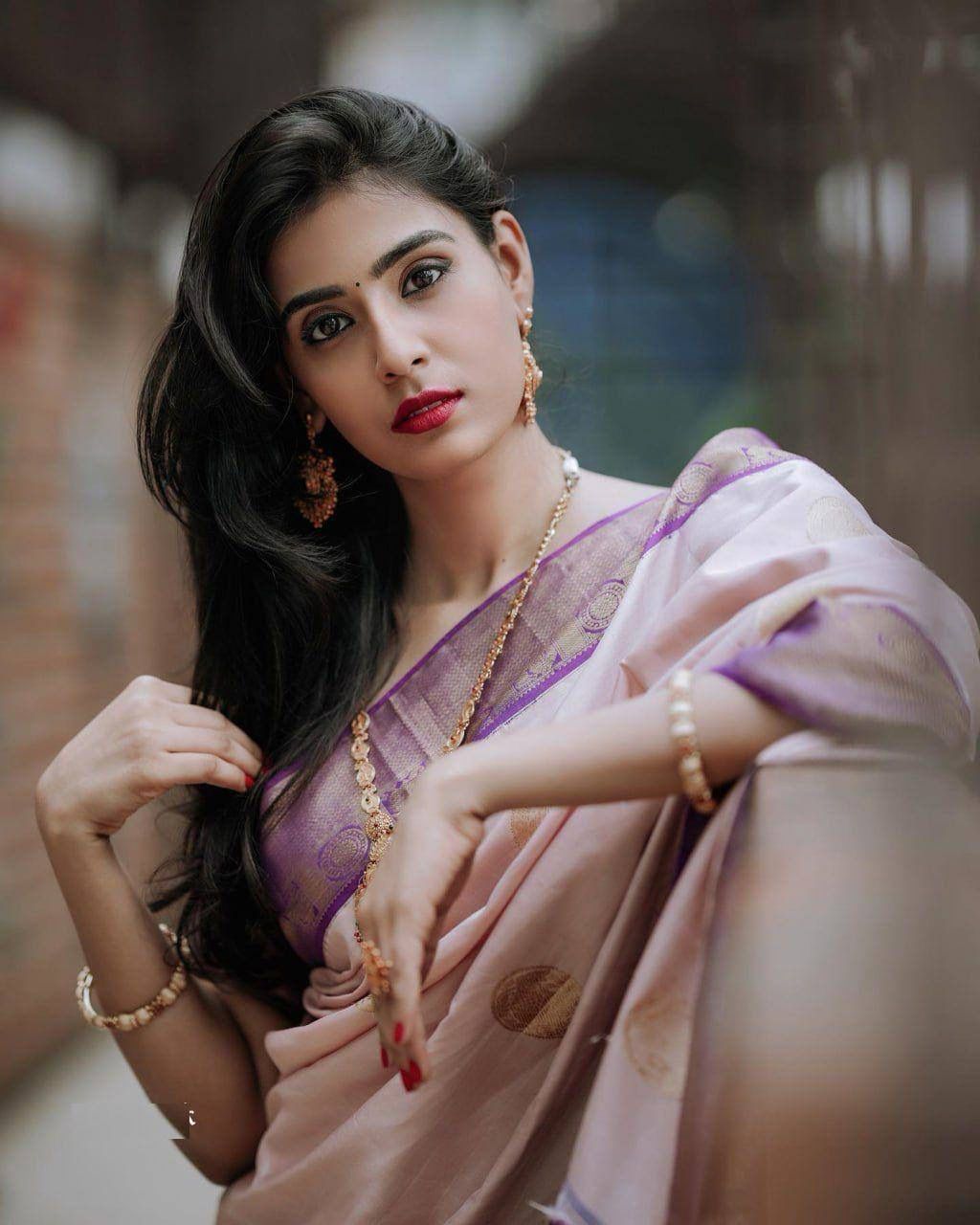 Luxuriant Purple Soft Silk Saree With Snappy Blouse Piece