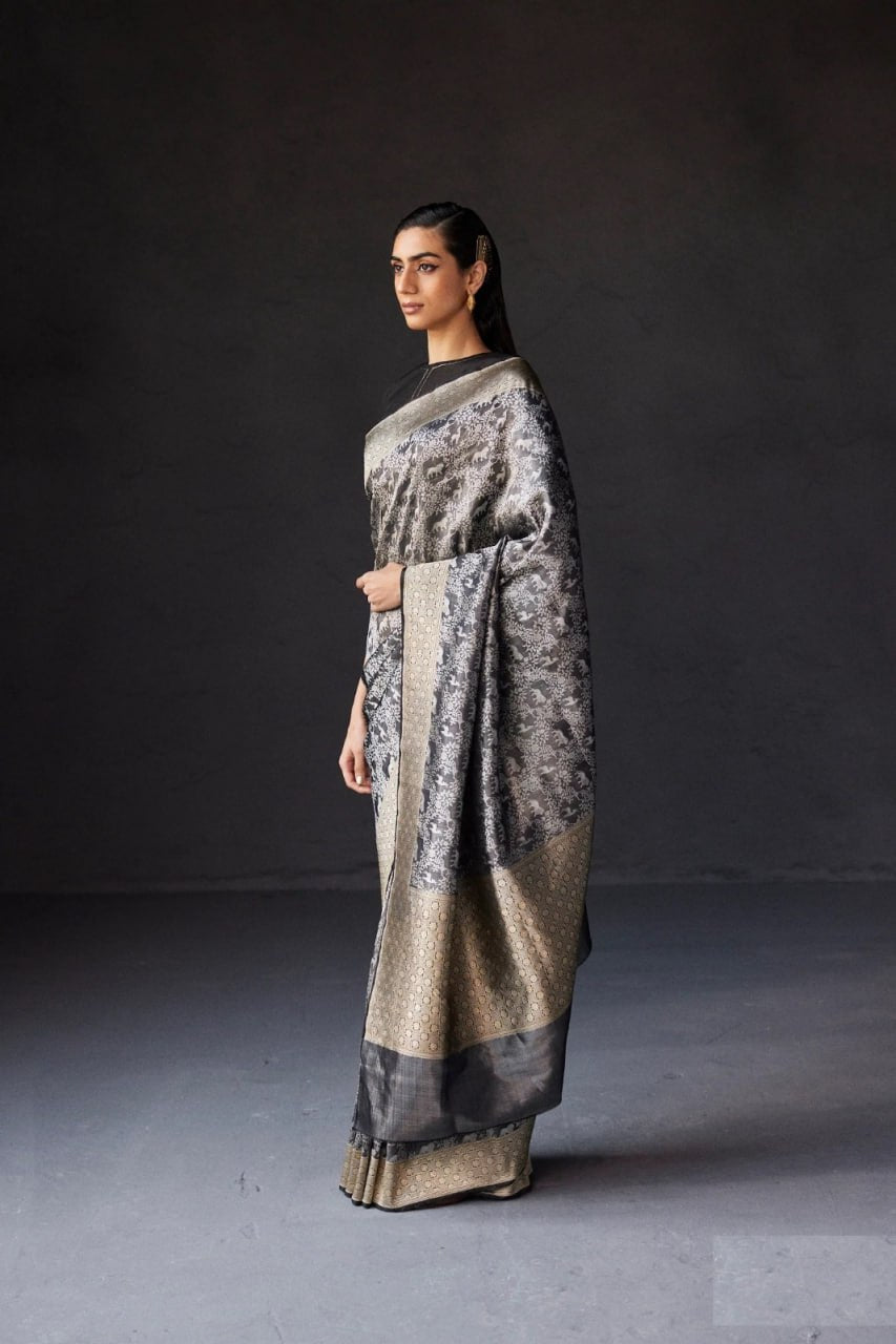 Beauteous Black Soft Silk Saree With Twirling Blouse Piece