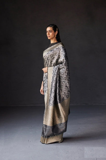 Beauteous Black Soft Silk Saree With Twirling Blouse Piece