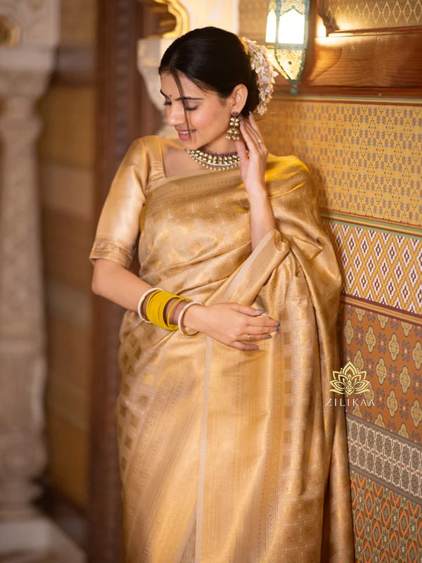Lissome Cream Soft Silk Saree with Mellifluous Blouse Piece