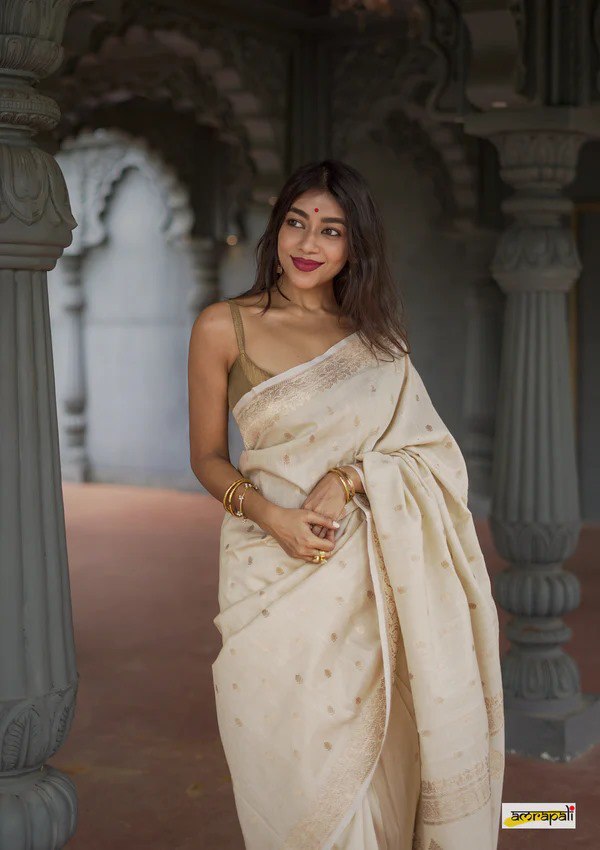 Lissome Cream Soft Silk Saree with Mellifluous Blouse Piece