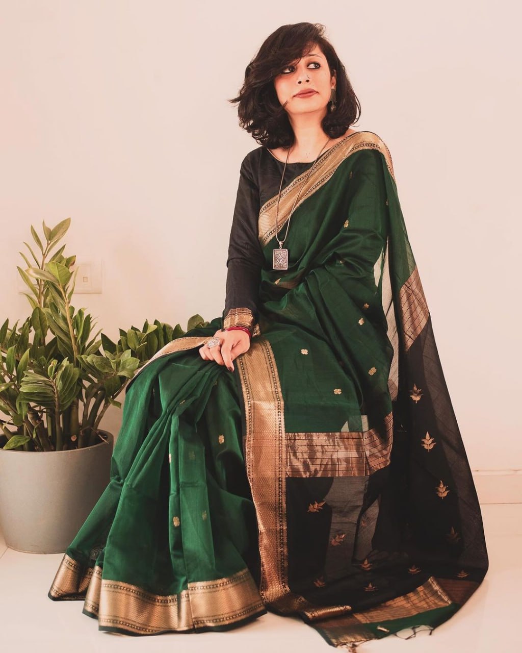 Snazzy Dark Green Linen Silk Saree With Glittering Blouse Piece