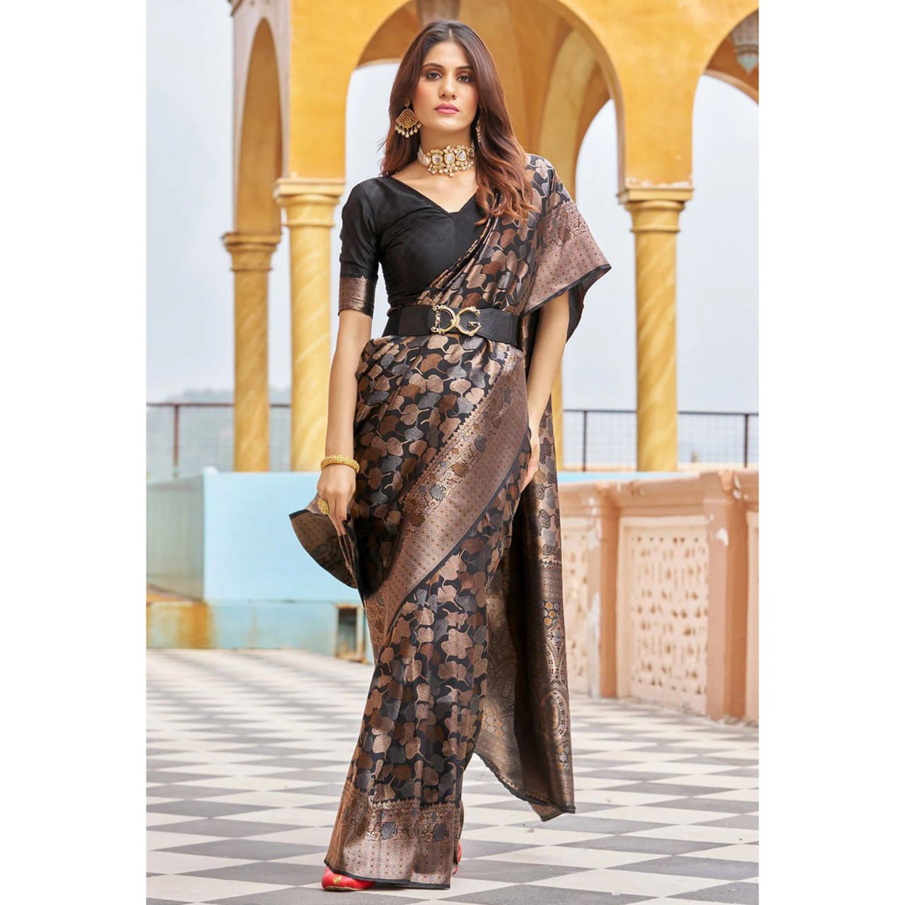 Beauteous Black Soft Silk Saree With Twirling Blouse Piece