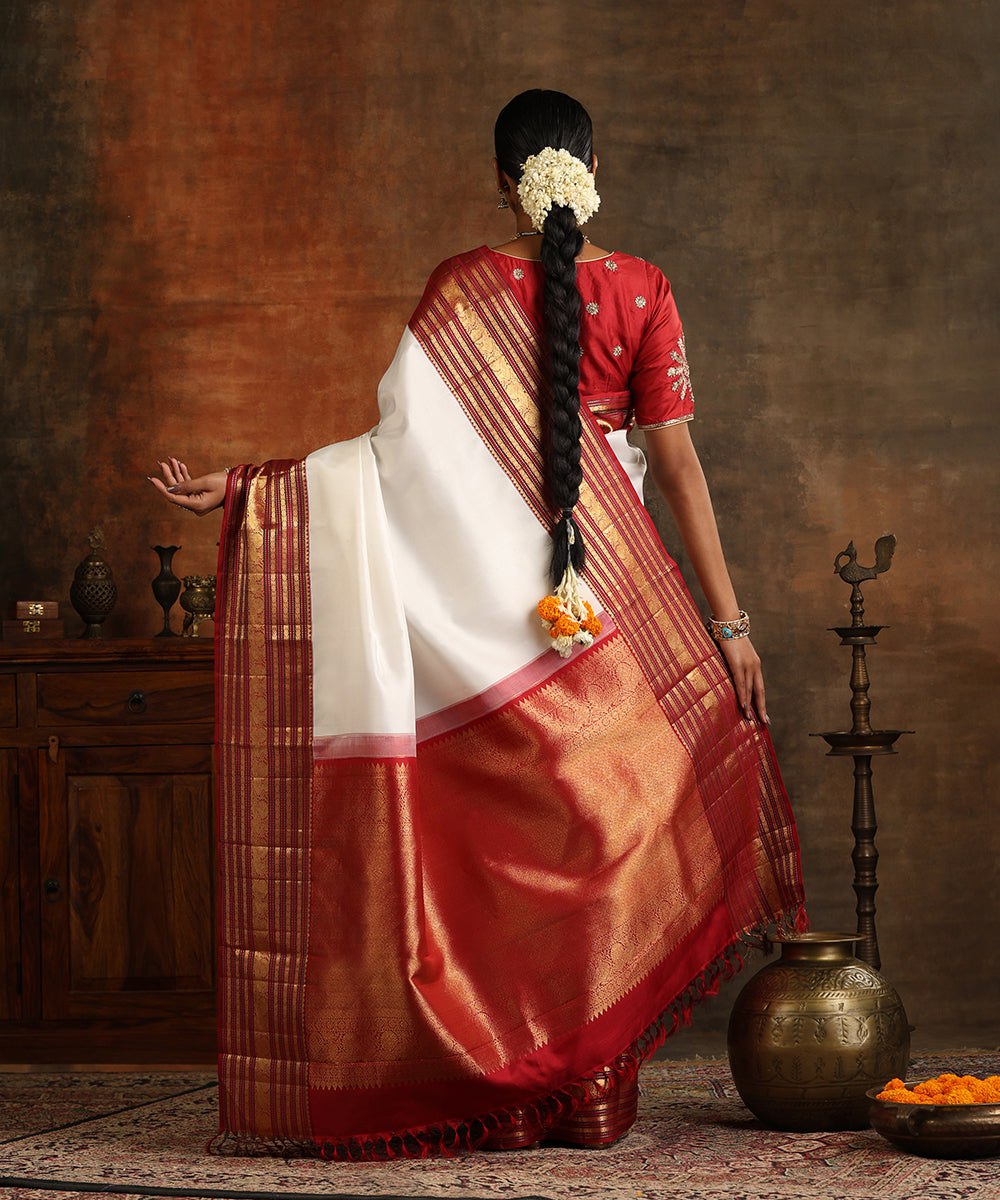 Outstanding Off White Soft Silk Saree With Twirling Blouse Piece