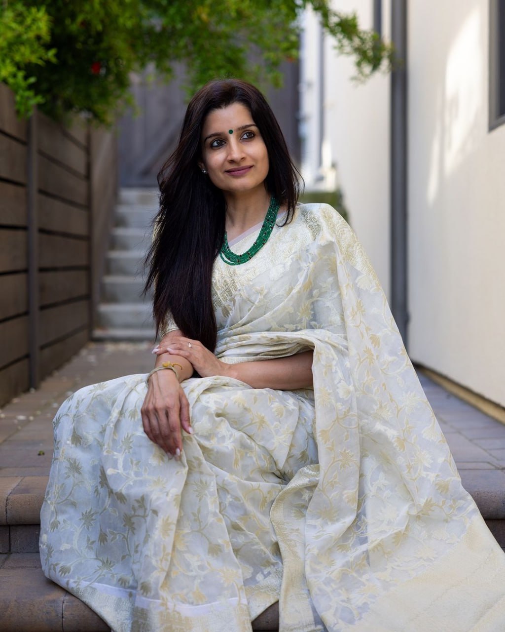 Seraglio White Soft Silk Saree With Serendipity Blouse Piece