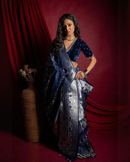 Blissful Navy Blue Kanjivaram Silk Saree With Chatoyant Blouse Piece