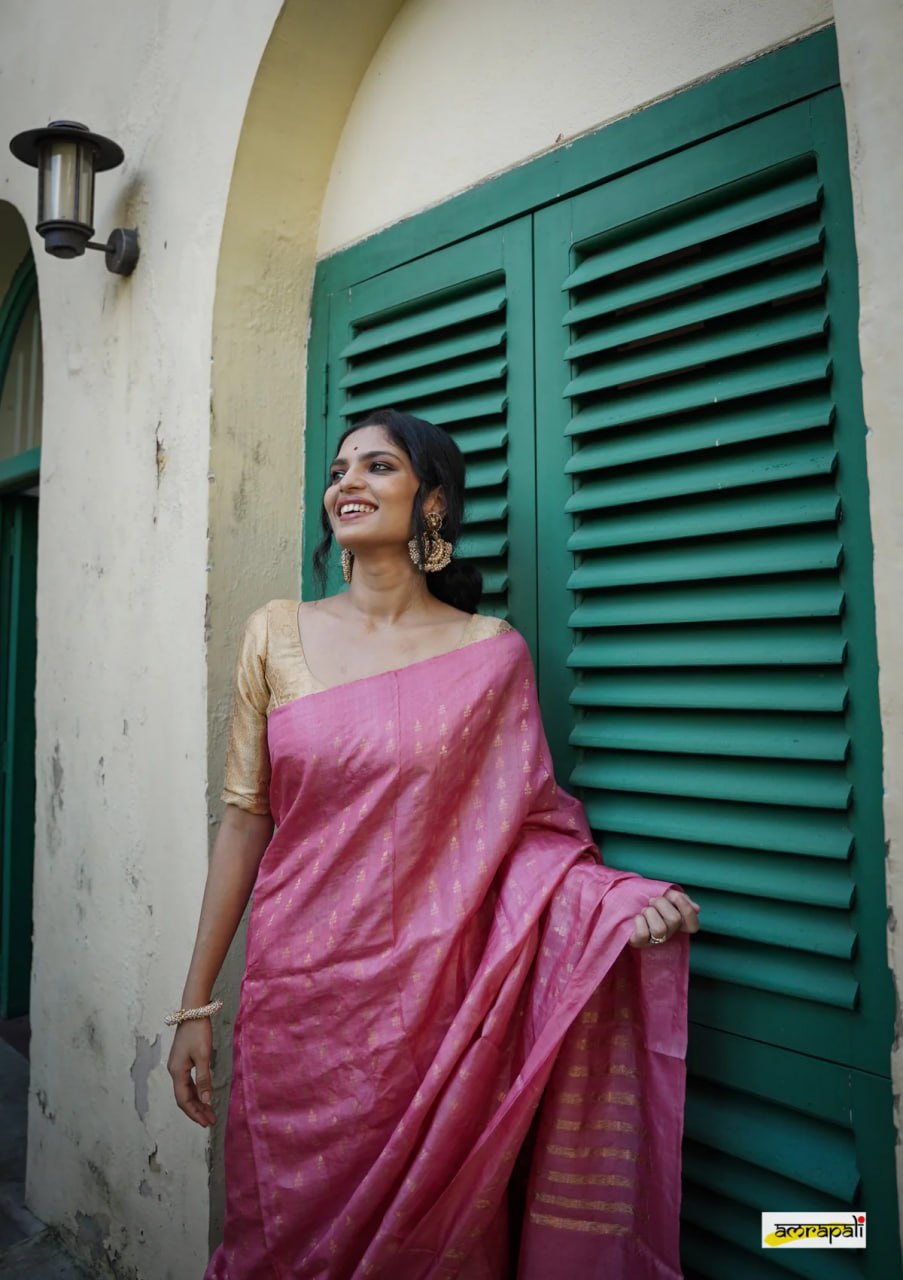 Incomparable Baby Pink Soft Silk Saree With Snazzy Blouse Piece