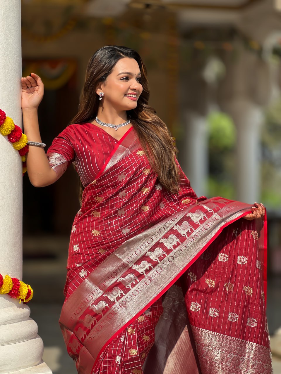 Bewitching Red Soft Silk Saree With Conflate Blouse Piece