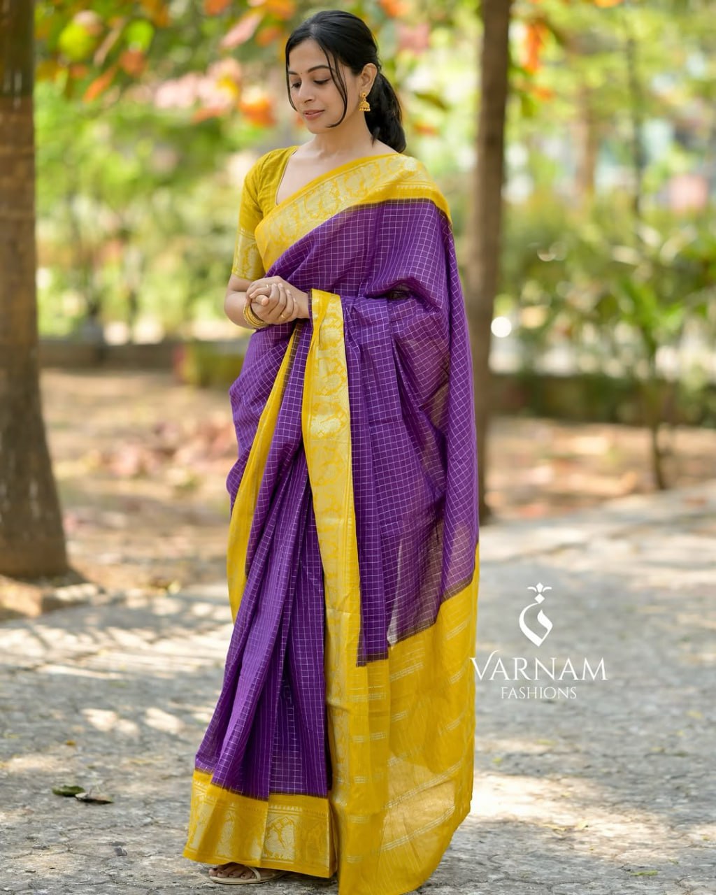 Stunning Blue Soft Silk Saree With Flaunt Blouse Piece