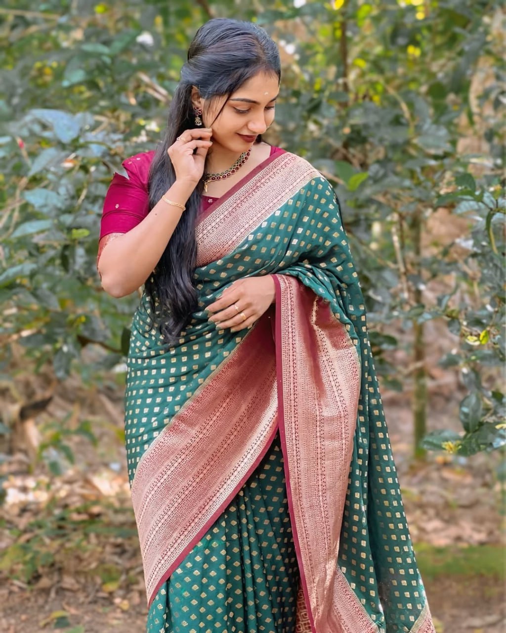 Imbrication Dark Green Soft Silk Saree With Desirable Blouse Piece