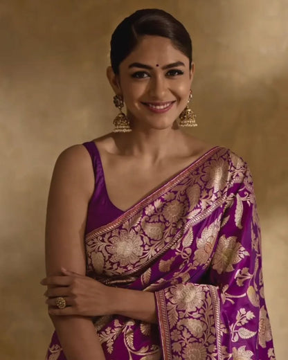 Desirable Purple Banarasi Silk Saree With Prettiest Blouse Piece