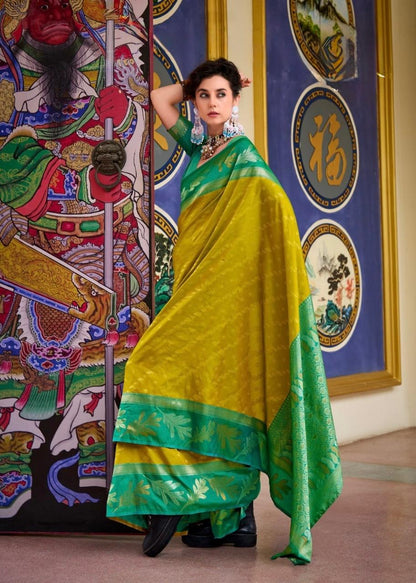 Majesty Dark Green Soft Silk Saree With Piquant Blouse Piece