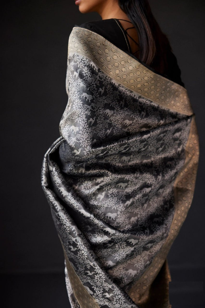 Beauteous Black Soft Silk Saree With Twirling Blouse Piece
