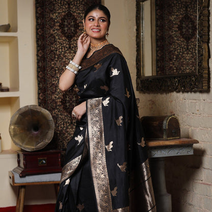 Beauteous Black Soft Silk Saree With Twirling Blouse Piece