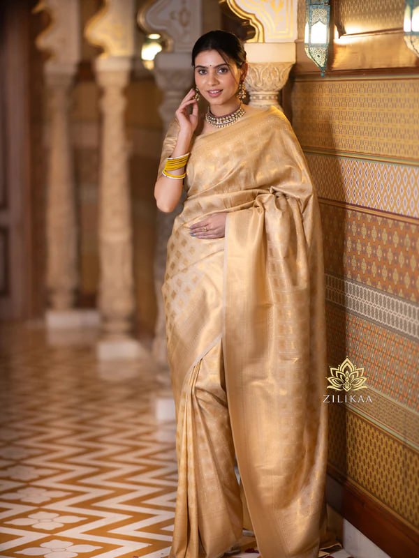 Lissome Cream Soft Silk Saree with Mellifluous Blouse Piece
