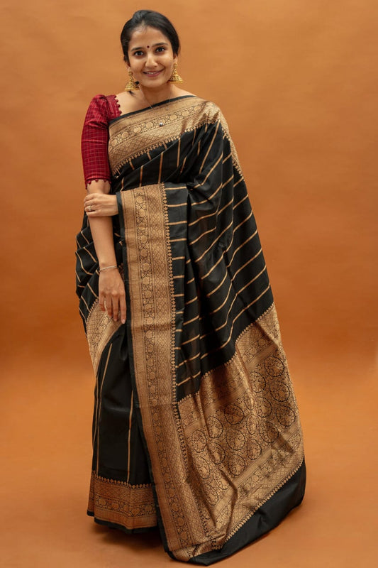 Incredible Green Cotton Silk Saree With Fantabulous Blouse Piece