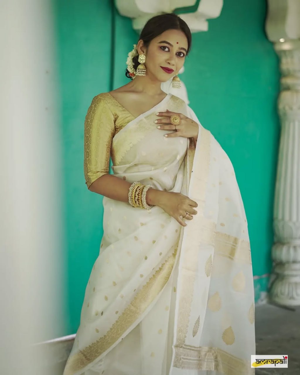 Delectable White Soft Silk Saree With Palimpsest Blouse Piece