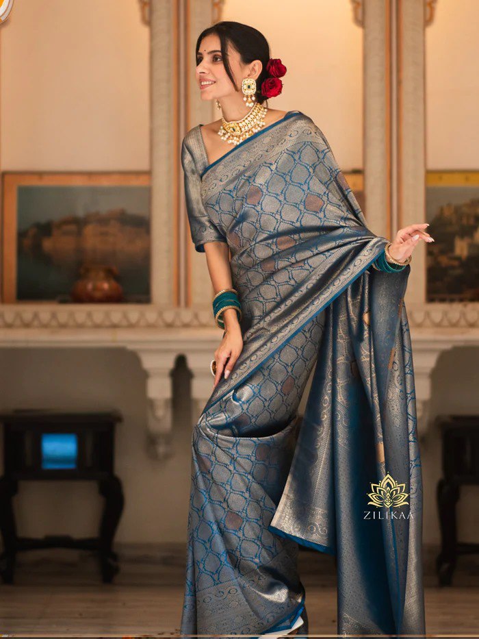 Splendorous Rama Kanjivaram Silk Saree With Felicitous Blouse Piece