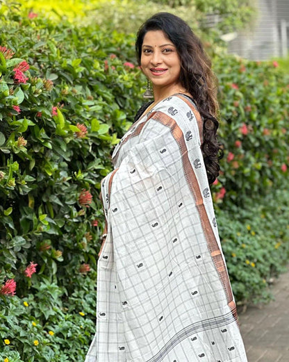 Delectable White Soft Silk Saree With Palimpsest Blouse Piece