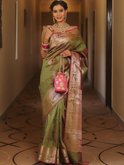 Phenomenal Green Kanjivaram Silk Saree With Outstanding Blouse Piece