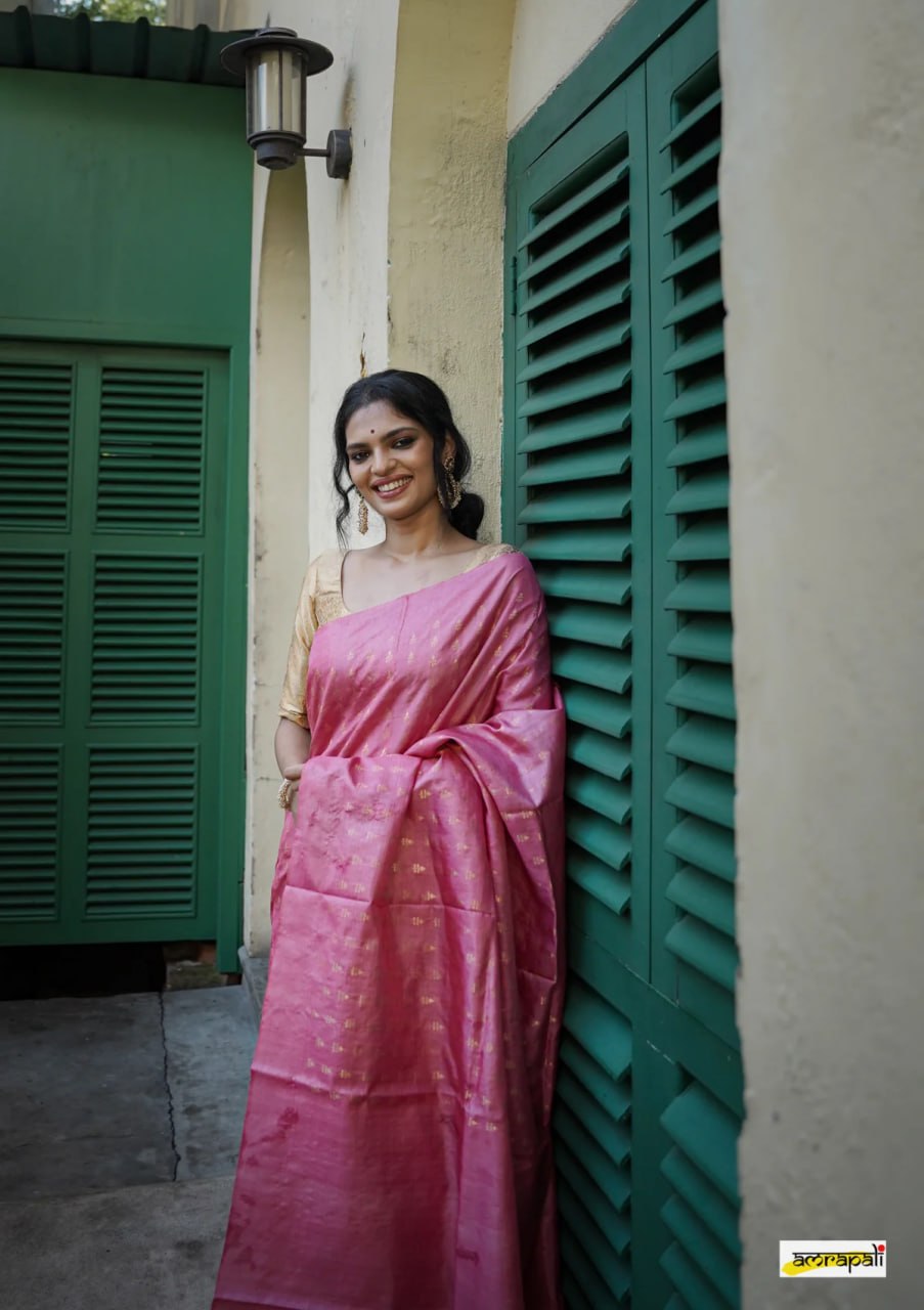 Incomparable Baby Pink Soft Silk Saree With Snazzy Blouse Piece
