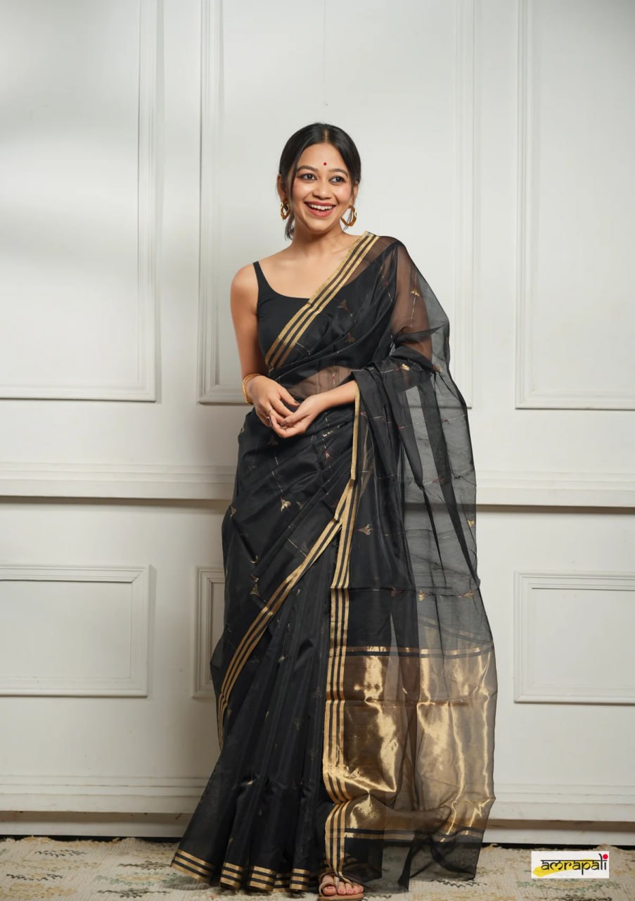 Beauteous Black Soft Silk Saree With Twirling Blouse Piece