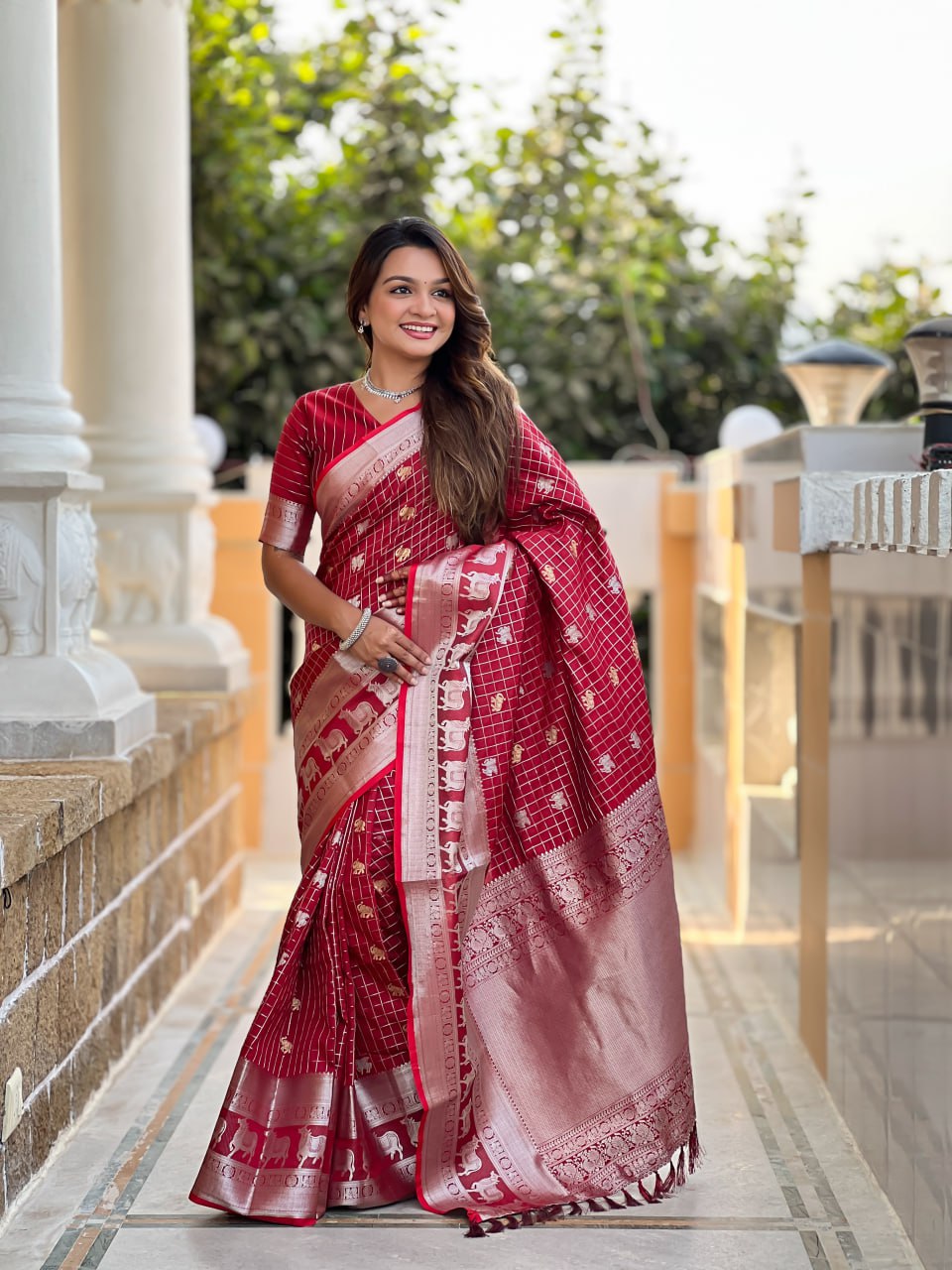 Bewitching Red Soft Silk Saree With Conflate Blouse Piece
