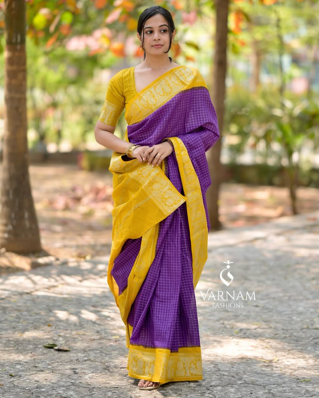 Stunning Blue Soft Silk Saree With Flaunt Blouse Piece