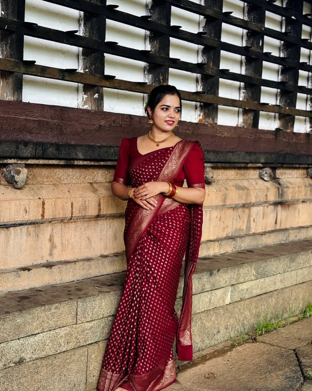 Stylish Red Soft Silk Saree With Blooming Blouse Piece