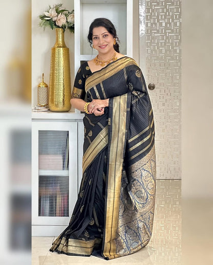 Beauteous Black Soft Silk Saree With Twirling Blouse Piece