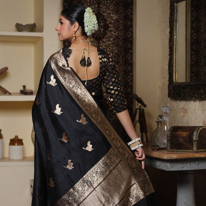 Beauteous Black Soft Silk Saree With Twirling Blouse Piece