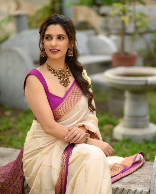 Lissome Cream Soft Silk Saree with Mellifluous Blouse Piece
