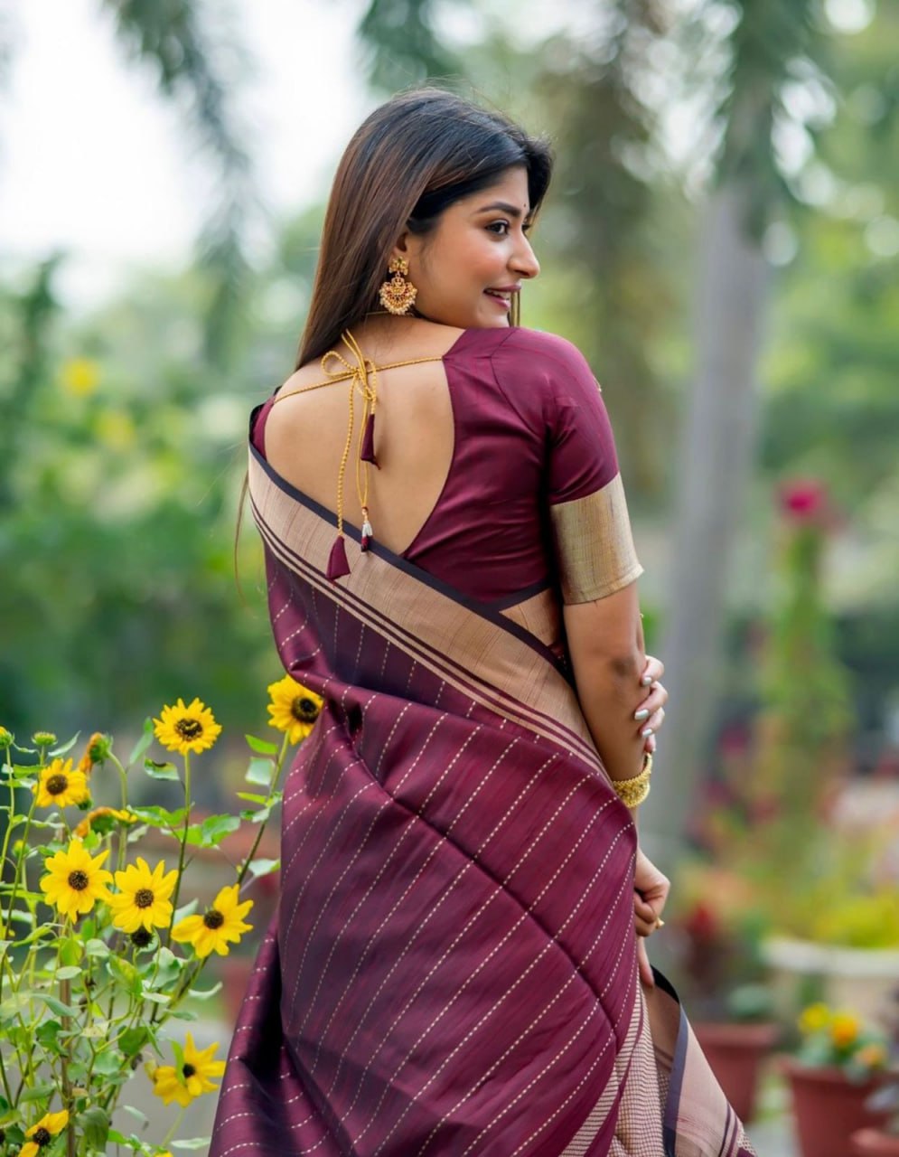 Gossamer Maroon Soft Silk Saree With Mellifluous Blouse Piece
