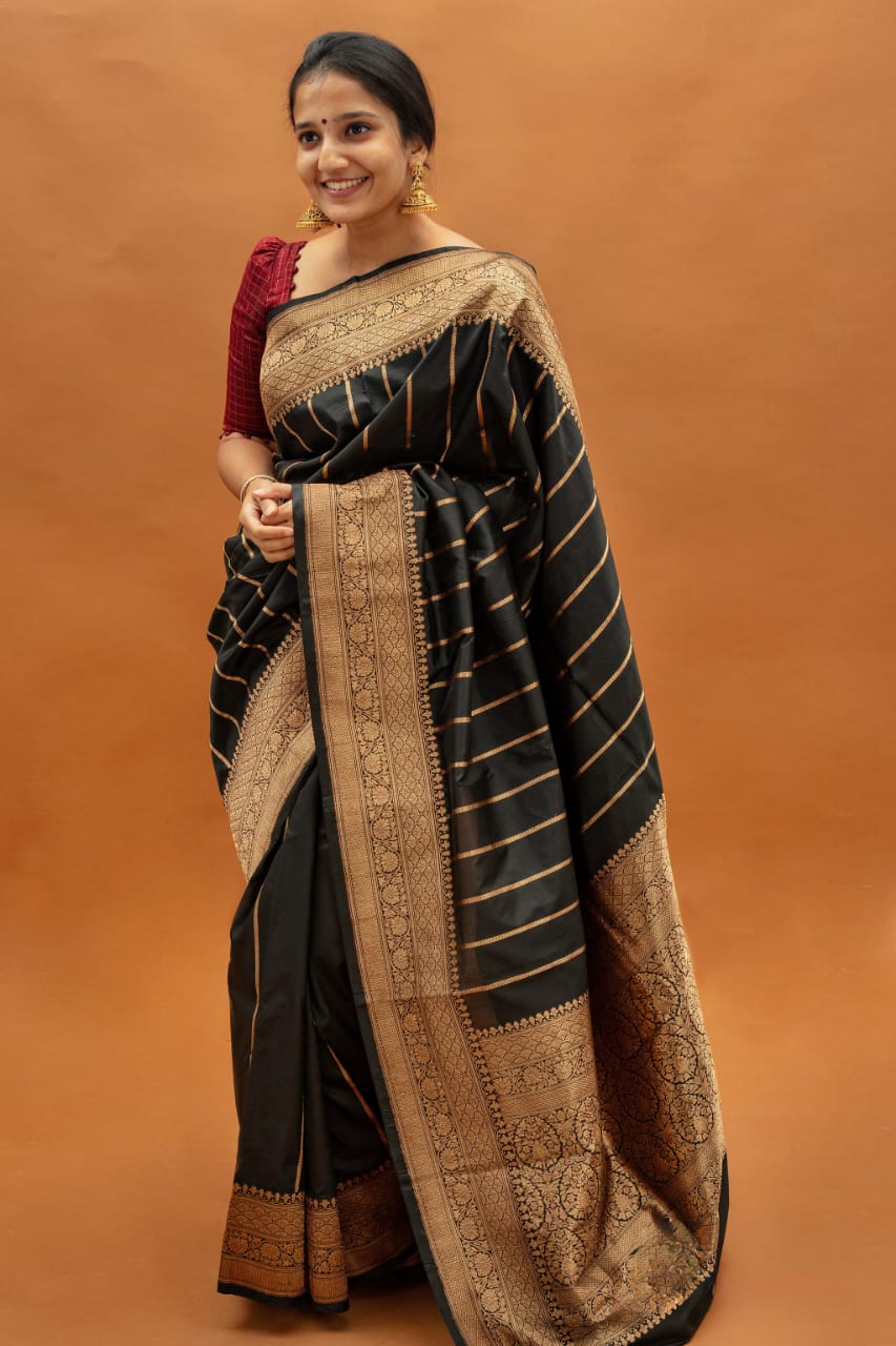 Incredible Green Cotton Silk Saree With Fantabulous Blouse Piece